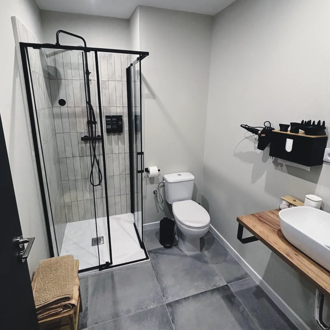 Bathrooms with showers
